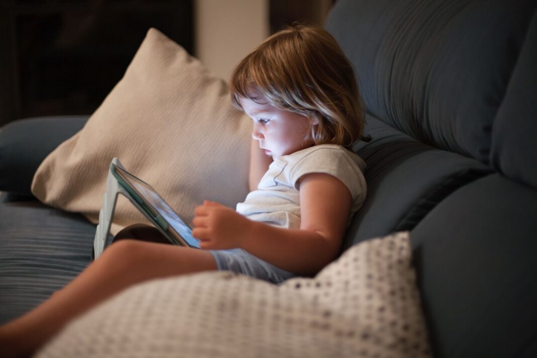Kids Under-5 in India Spend 2.2 Hours Daily on Screens Double the Safe Limit