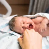 Woman Goes to Hospital for Stomach Pain elivers Baby an Hour Later in China